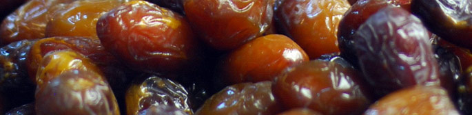 Fresh organic date samplers and cultivar packs include U.S. shipping